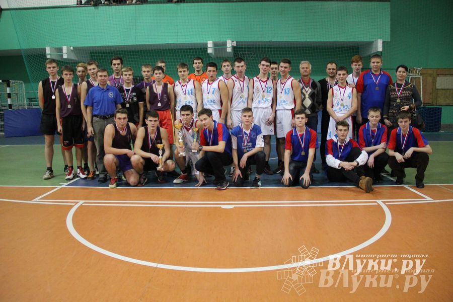 В Великих Луках прошли финальные игры муниципального этапа «КЭС-Баскет» (фото)