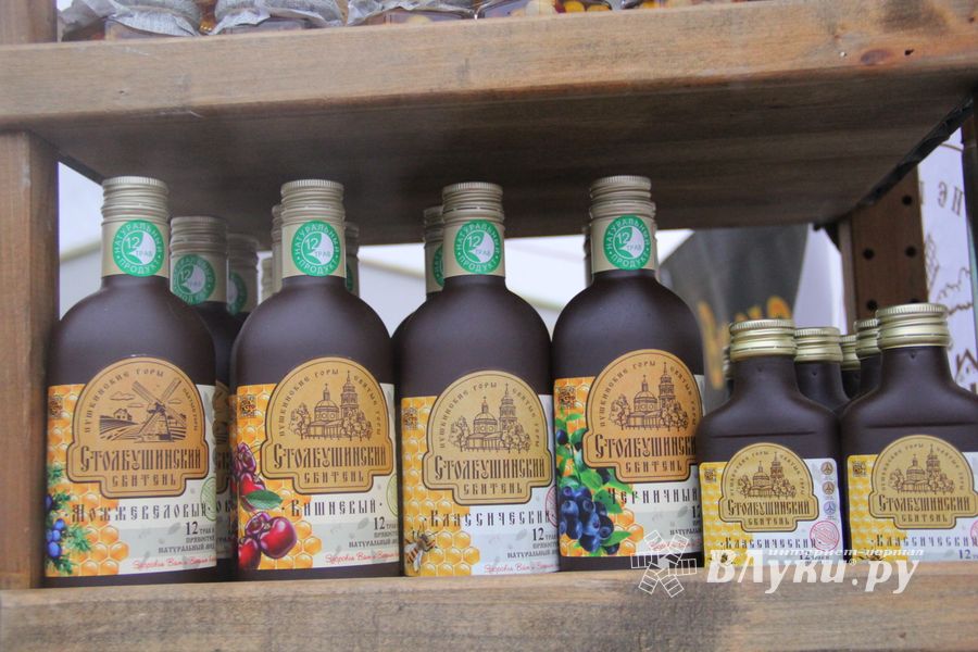 На ярмарке «Осень-2018» великолучане запаслись на зиму  «Столбушинскими продуктами» (ФОТО)