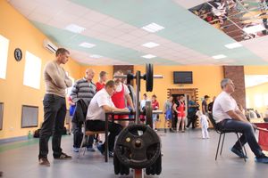 В Великих Луках прошел открытый городской турнир по пауэрлифтингу (фото)