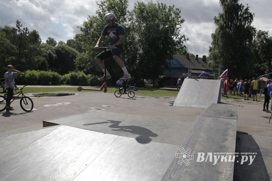 Сегодня Великие Луки отмечают День молодежи и Всероссийский олимпийский день (ФОТО)