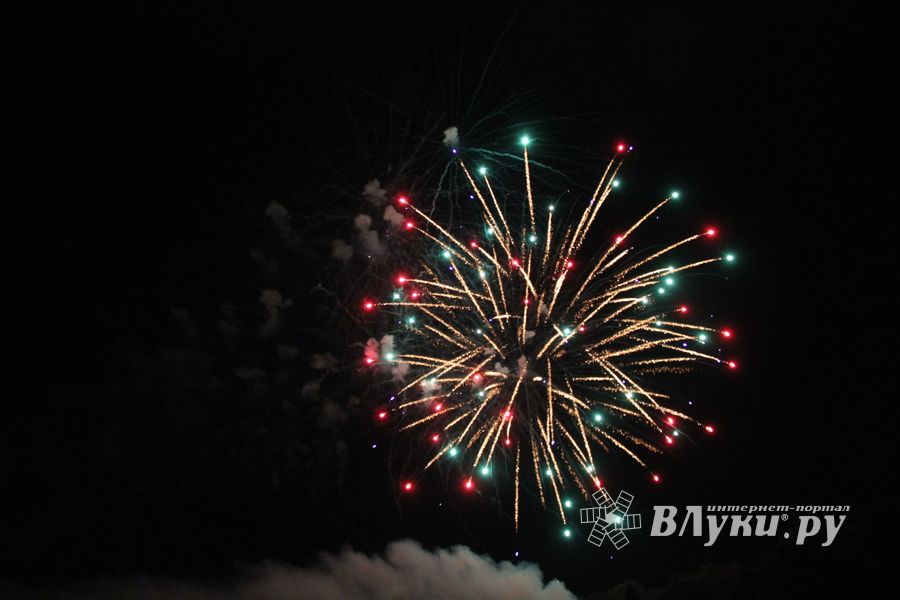 Огненные шоу состоялись над Ловатью (ФОТО)