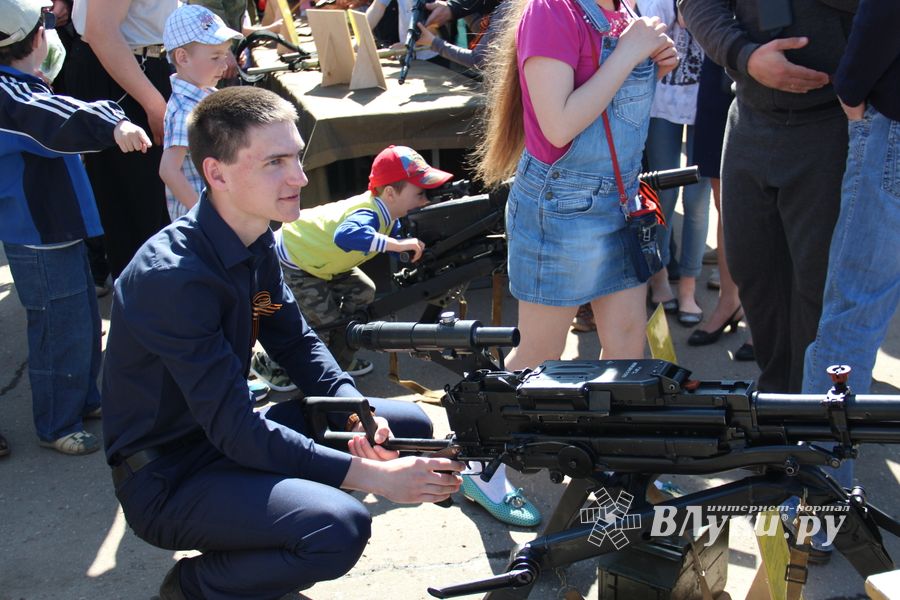 В Великих Луках прошел Парад Победы (ФОТО)