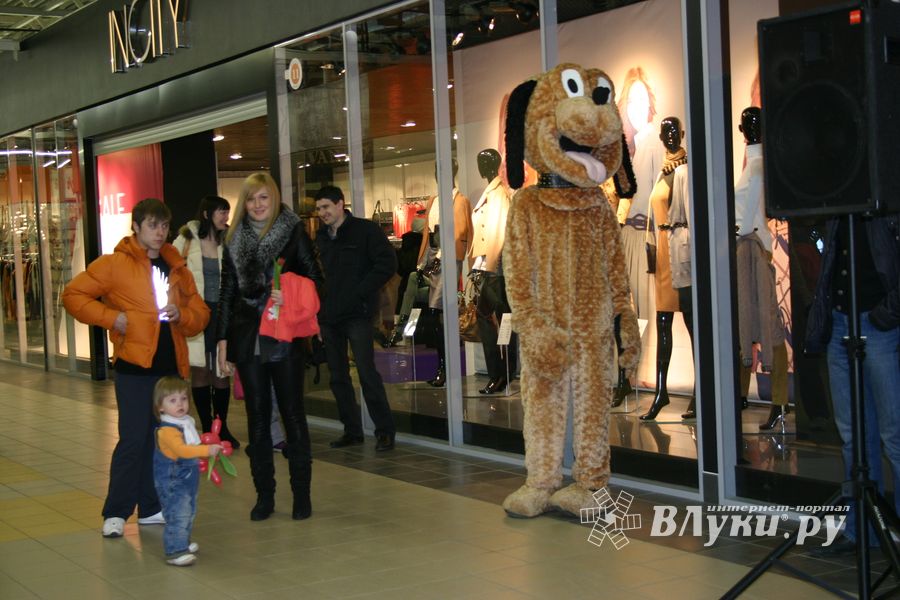 Торговый центр «Апельсин» поздравил прекрасных дам с праздником весны