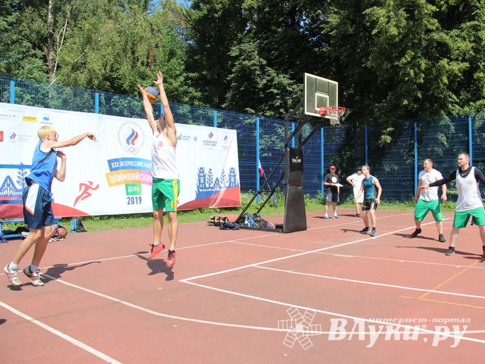 В Великих Луках прошёл Олимпийский День (ФОТО)