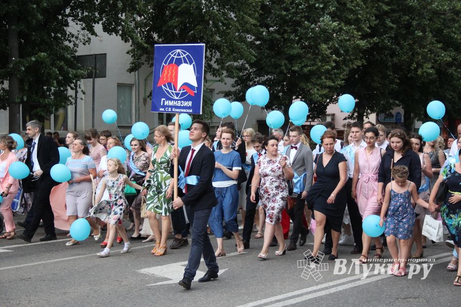 Великолукской «Бригантине» пришлось поплавать под дождём (ФОТО)