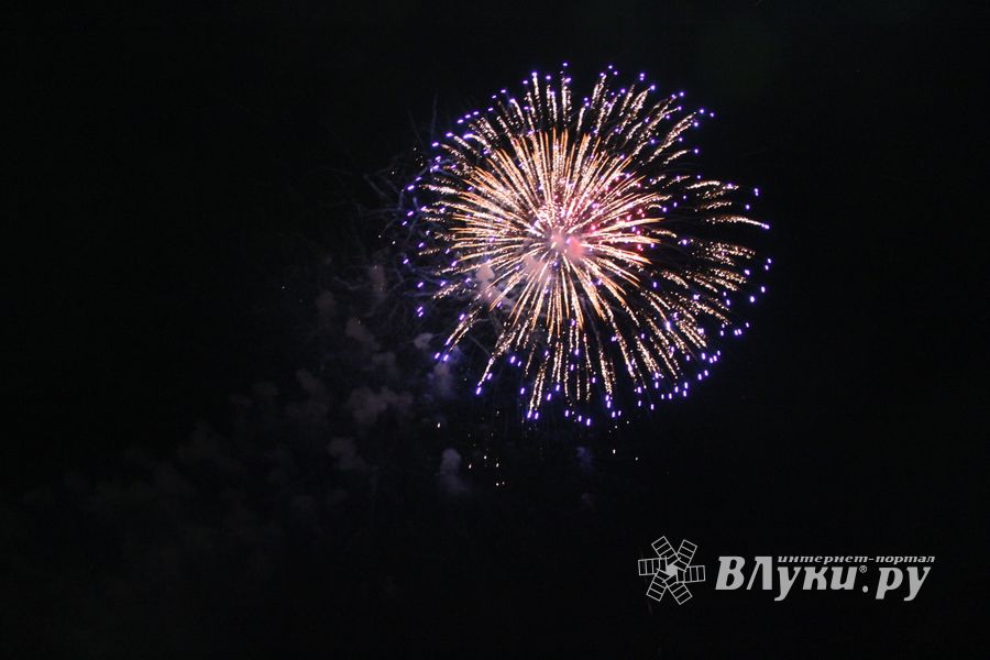 Огненные шоу состоялись над Ловатью (ФОТО)