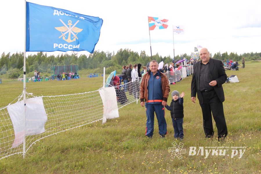 В Великих Луках проходит 7-й Фестиваль авиамодельного спорта (ФОТО)
