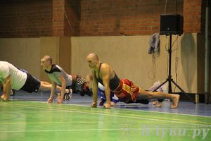 В Великих Луках прошел мастер-класс по кикбоксингу (фото)