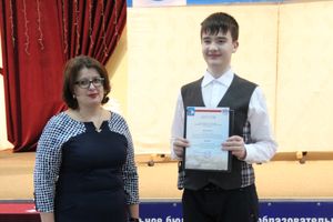 В Великих Луках наградили самых умных школьников 