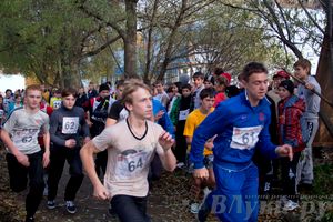 В Великих Луках прошел «Осенний кросс» 