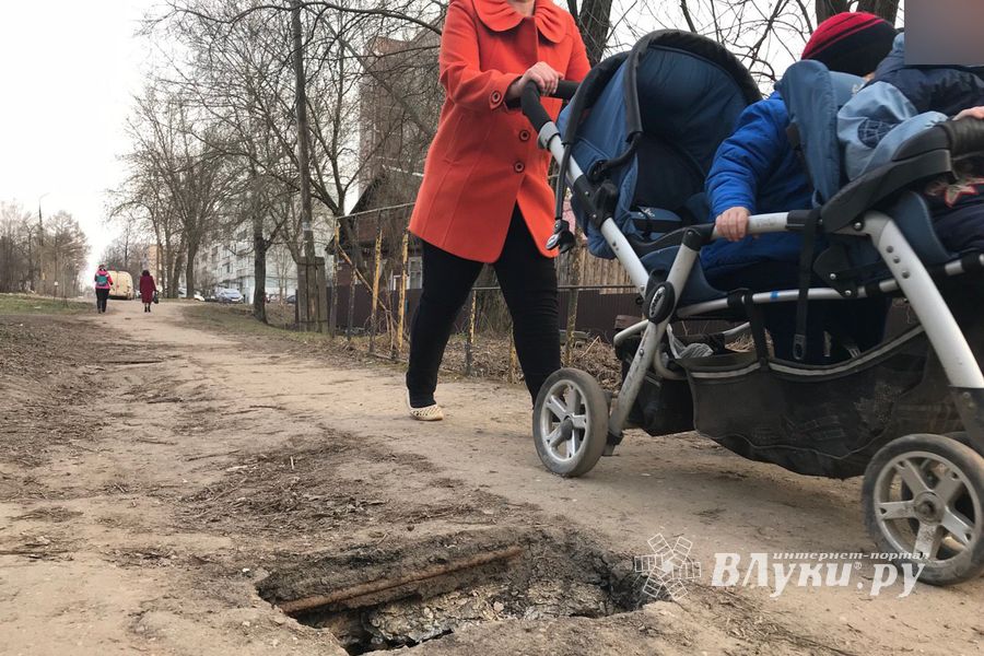 «Дырявый» мост на Винатовского-Тимирязева — ремонта ждать (ФОТО)