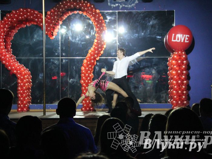 14 февраля в клубе «Хотэй» состоялось ежегодное шоу для влюбленных «Love Story»