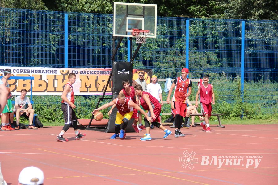 В Великих Луках прошли спортивные мероприятия, приуроченные ко Дню физкультурника (ФОТО)