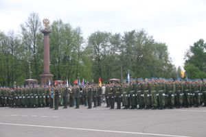 В Великих Луках прошел Военный парад