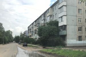 Предприятие в Великих Луках сливает на дорогу (ФОТО)