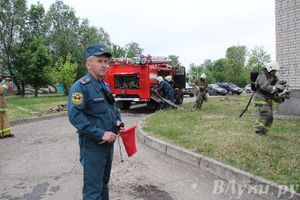 В Великих Луках прошли областные соревнования среди пожарных по спасению пострадавших
