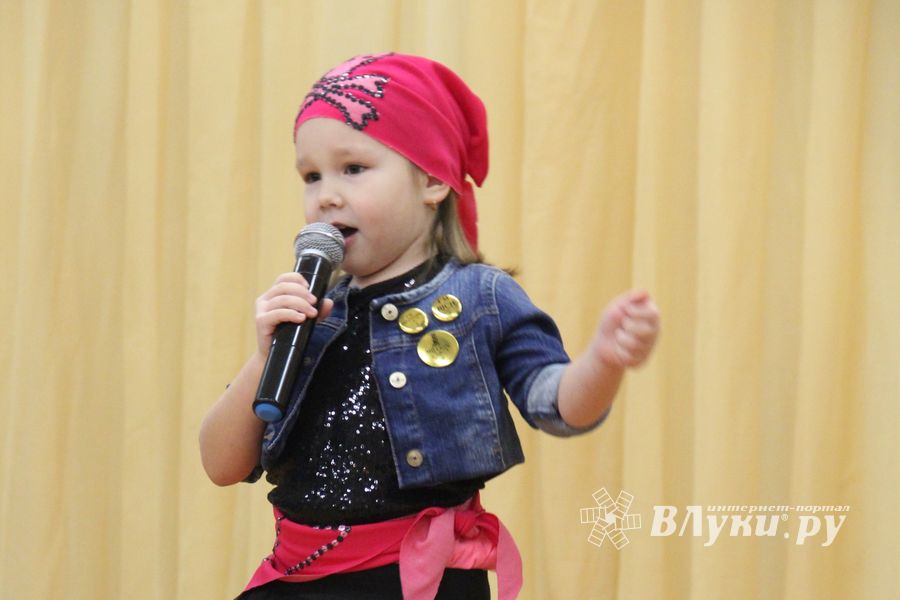 Слабовидящих великолучан поздравили с Международным днём инвалидов (ФОТО)