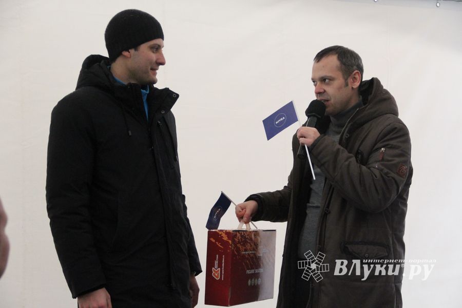 В Великих Луках появился новый каток (ФОТО)