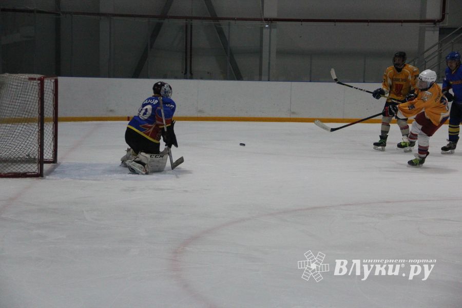 Великолукские хоккейные клубы провели матч в рамках чемпионата города (ФОТО)