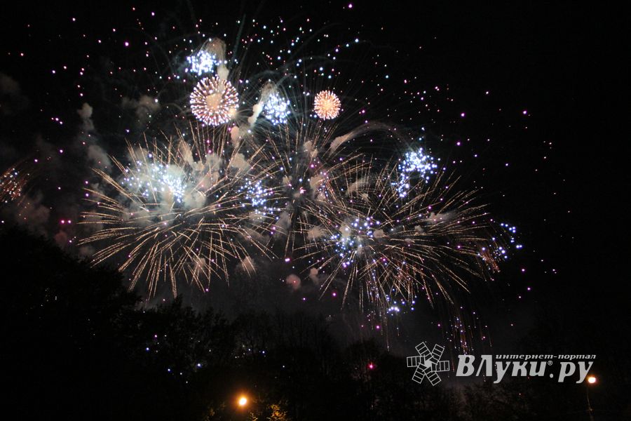 Салют в Великих Луках (ФОТО)