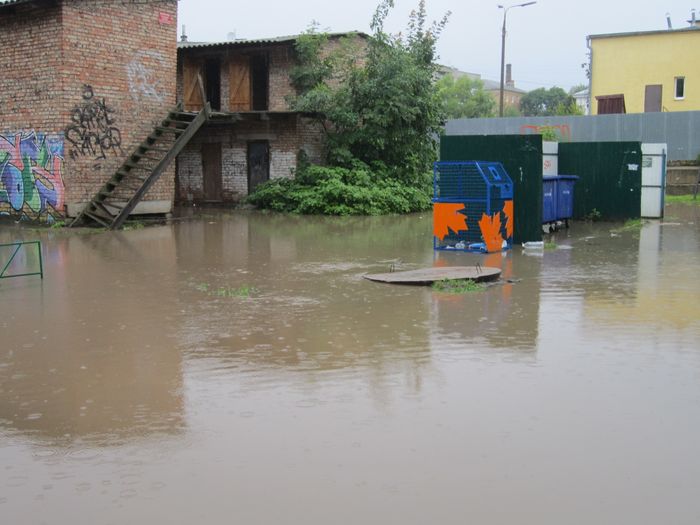 Выявлен самый затопленный двор в Великих Луках (ФОТО)