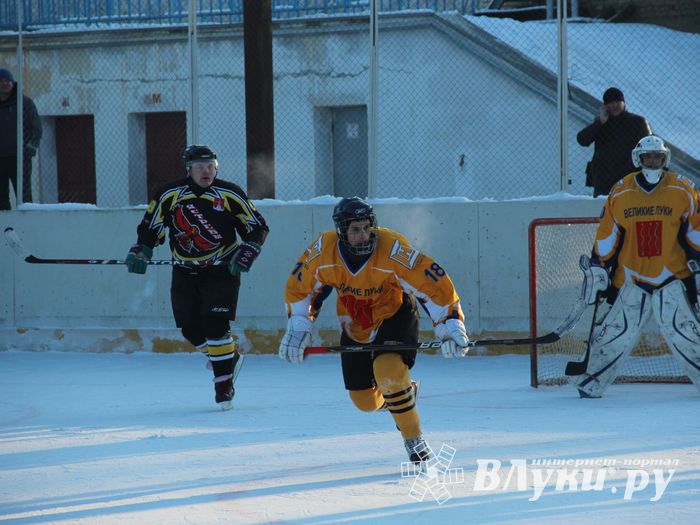 Великолукские хоккеисты разгромили гостей (фото)