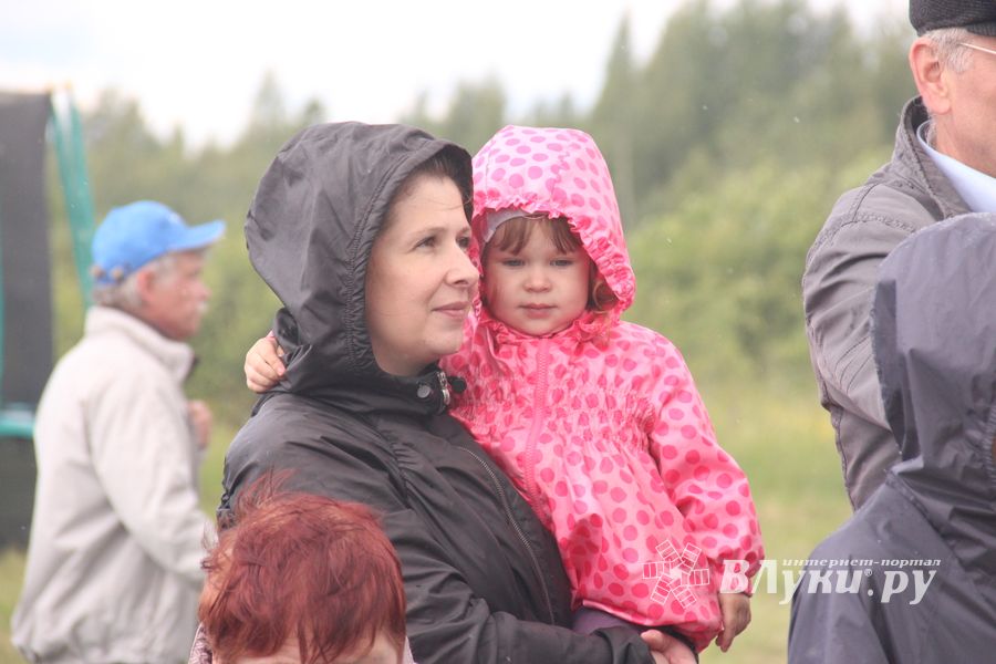 В Великих Луках проходит 7-й Фестиваль авиамодельного спорта (ФОТО)