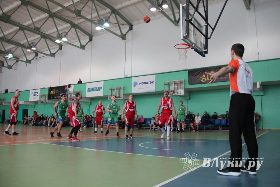 Великолучане стали победителями межрегионального турнира ветеранов баскетбола (ФОТО)