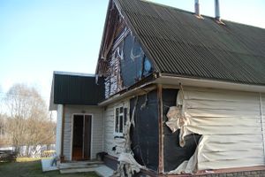 В Псковской области из-за неправильной эксплуатации булерьяновой печи сгорел гараж (фото)