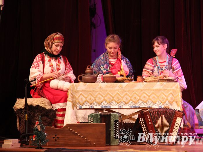 Рождественский концерт ансамбля «Заряница» прошел в Великих Луках (фото)