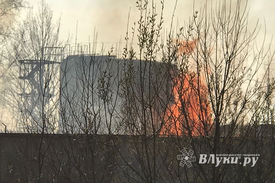 Подробности пожара на мебельном (ФОТО)