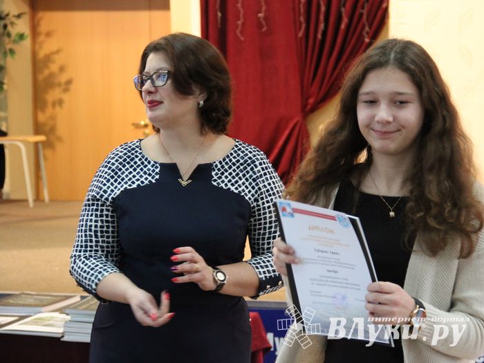 В Великих Луках наградили самых умных школьников