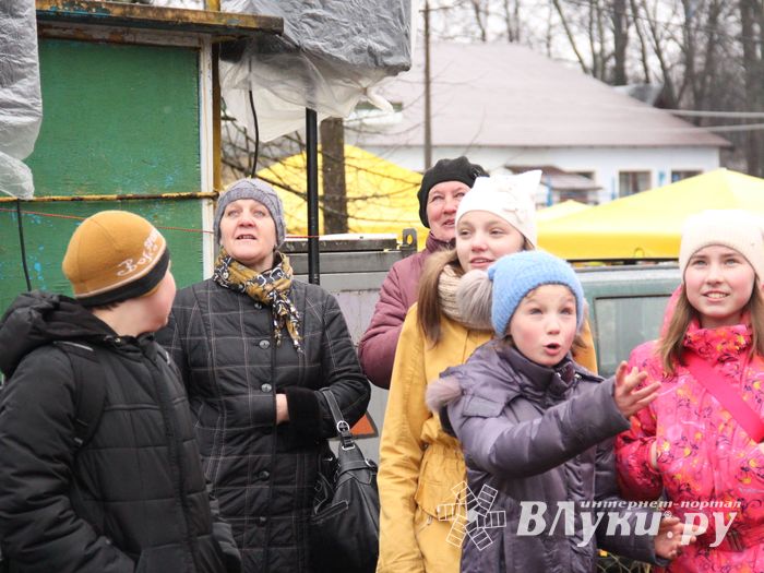 В Великих Луках сожгли Масленицу (фото)