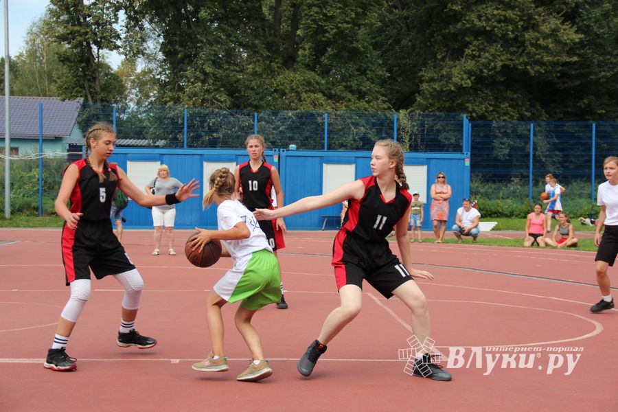 В Великих Луках прошли спортивные мероприятия, приуроченные ко Дню физкультурника (ФОТО)