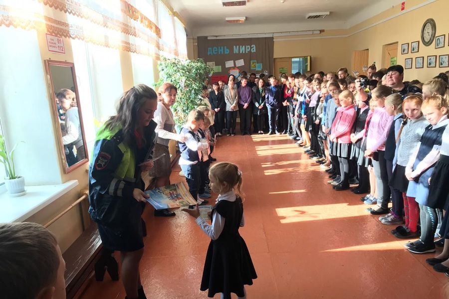 В Великолукском районе первоклашек посвятили в пешеходы (ФОТО)