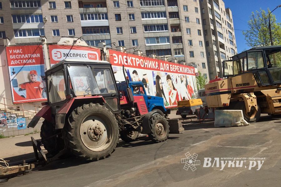 Ул. Вокзальную в Великих Луках асфальтируют (ФОТО)