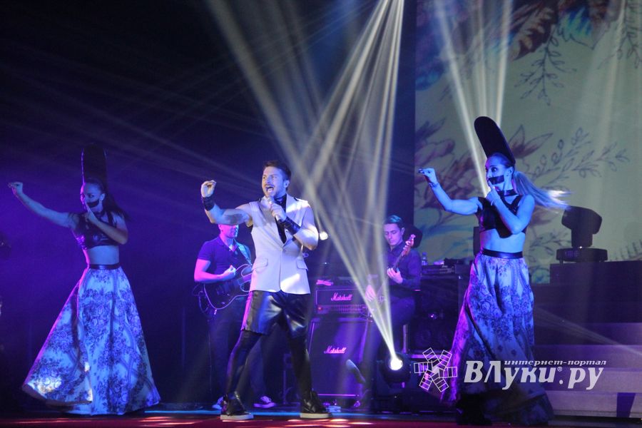 В Великих Луках состоялся концерт Сергея Лазарева