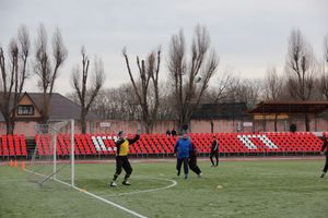 Боевая ничья в памятном футбольном матче (ФОТО)