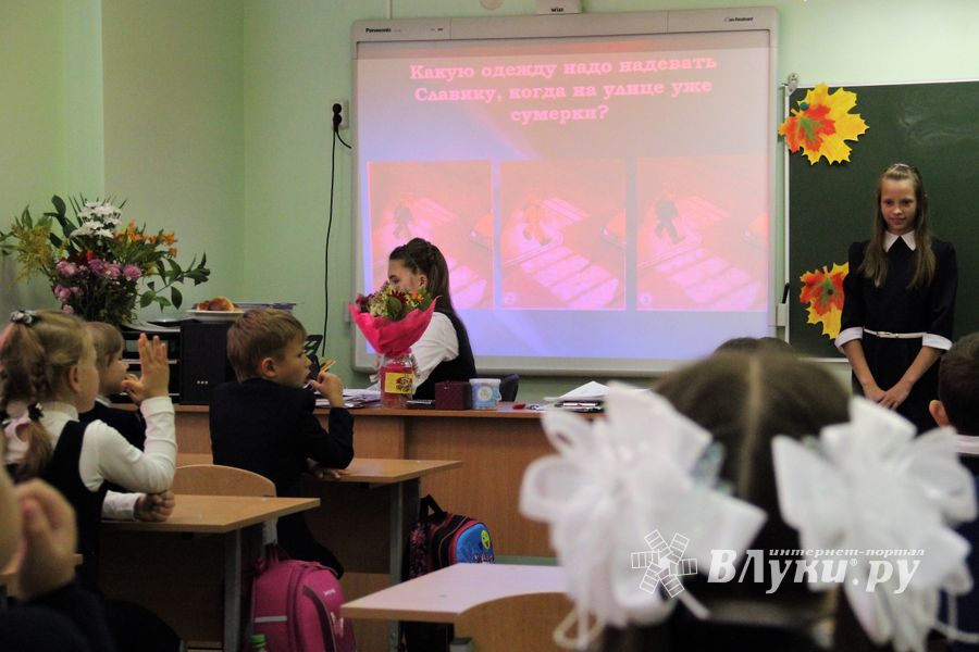 Первоклассников школы №13 посвятили в пешеходы (ФОТО)