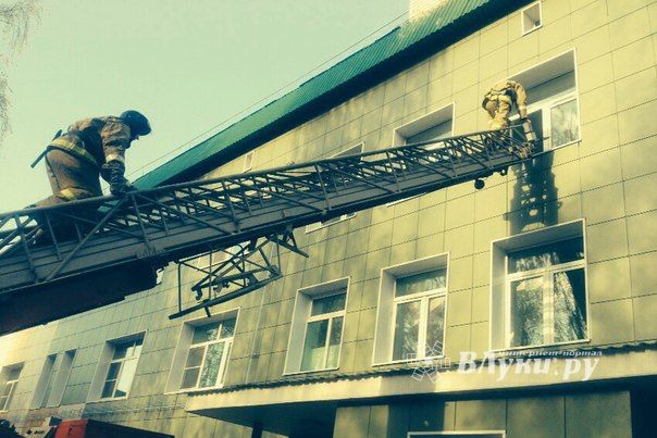 Великолукские пожарные провели эвакуацию в детская городской больнице (фото)