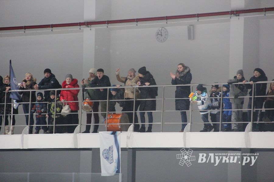 Детский турнир по хоккею прошел в Великих Луках (ФОТО)