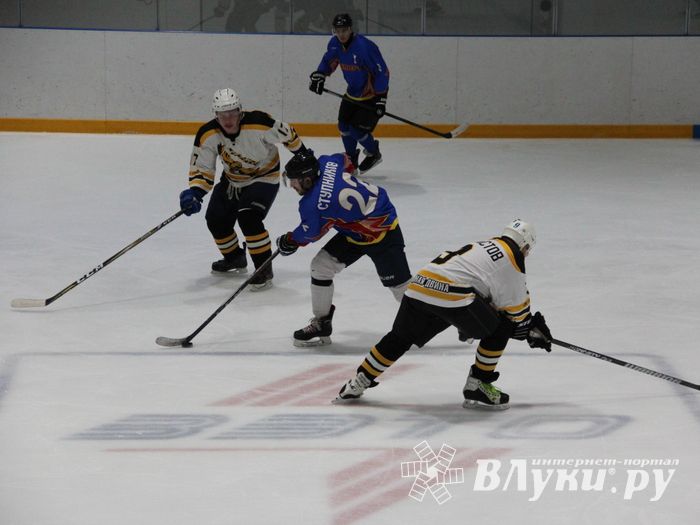 Великолукские хоккеисты одержали победу на домашнем льду (ФОТО)