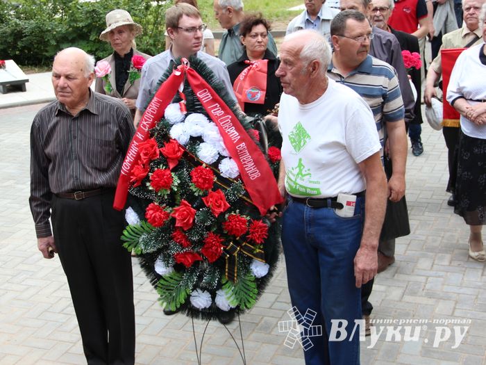 В Великих Луках проходит День памяти и скорби (ФОТО)
