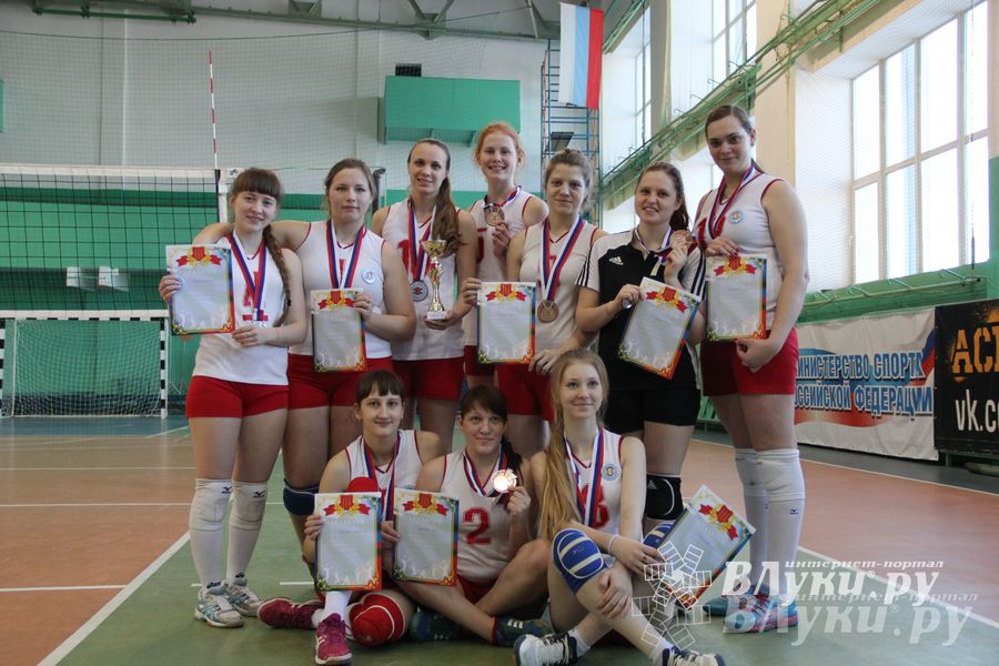 В Великих Луках прошли международные соревнования по волейболу (фото)