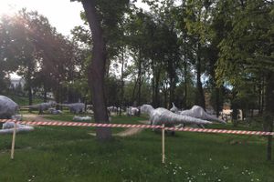 В Великие Луки завезли динозавров (ФОТО)