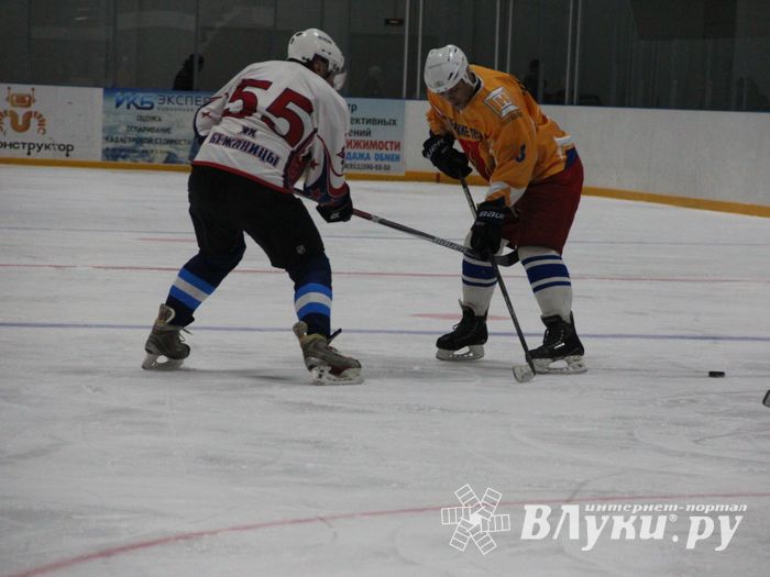 В Великих Луках сторатовал Открытый Чемпионат города по хоккею (ФОТО)