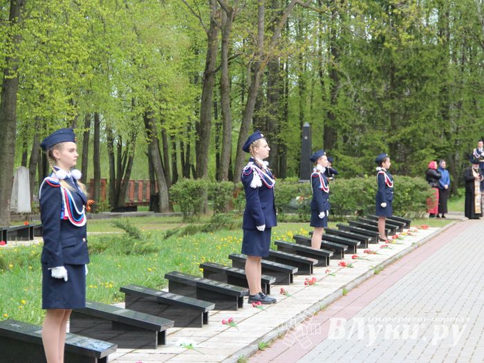 Великолучане почтили память героев Великой Отечественной (ФОТО)