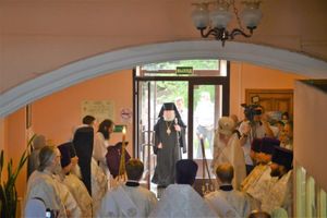 Великое освящение домового Никольского храма состоялось в здании Великолукского епархиального управления (ФОТО)