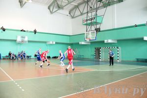 Баскетболисты Великих Лук сыграли со сборной Дмитрова