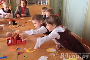 Великолукских лицеистов посвятили в «Маленькие мастера»